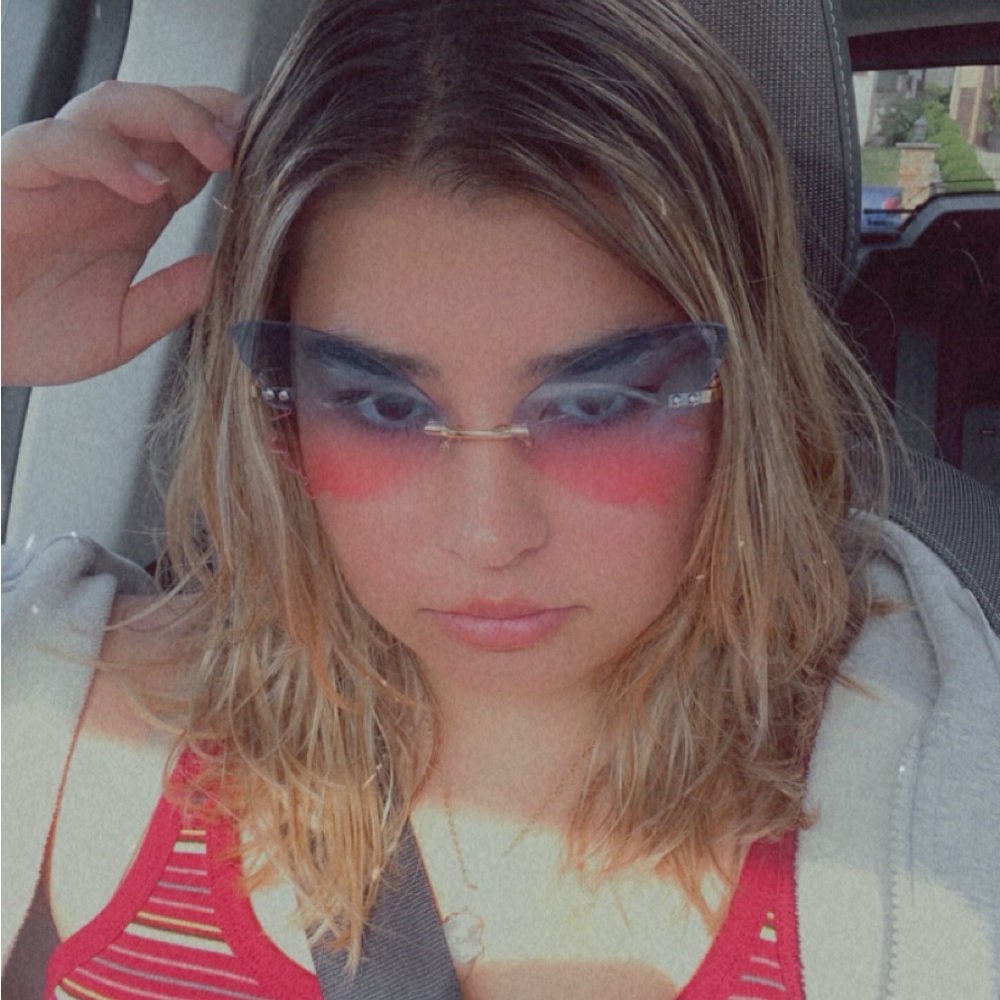 Meet your Posher, Emily